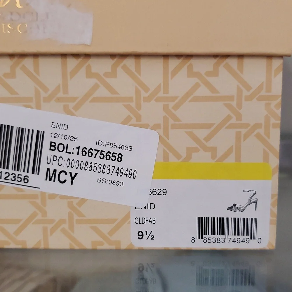 Badgley Mischka Jewel Collection Gold textured pump Size 9.5" worn once box incl - Picture 8 of 8